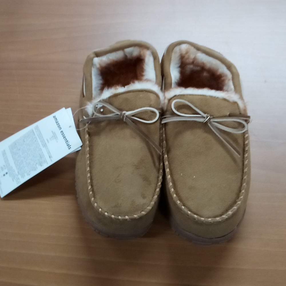 Amazon essentials slippers - Picture 2 of 5